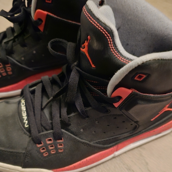 Nike Air Jordan - Picture 3 of 4